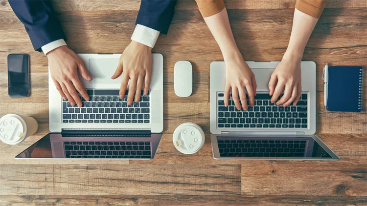 2-specialists-typing-on-2-laptops
